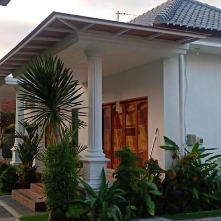 Srinadi Guest House Lovina Екстериор снимка